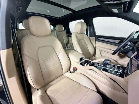 Certified 2022 Porsche Cayenne Platinum Edition w/ Premium Package Plus AWD/4WD image 28