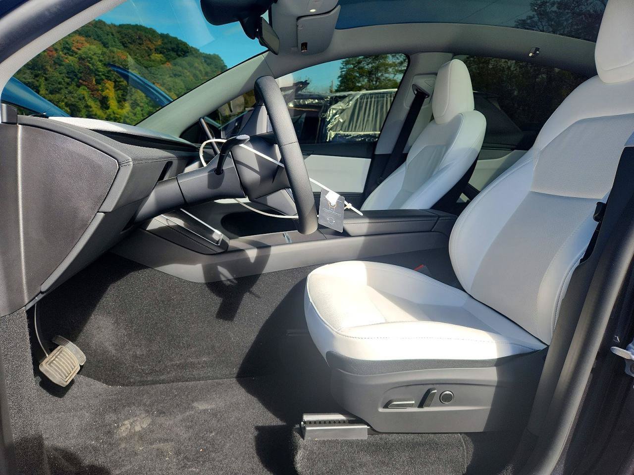 Used 2026 Tesla Model Y AWD image 6