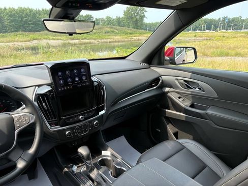 Used 2023 Chevrolet Traverse LT w/ LT Premium Package AWD/4WD image 55