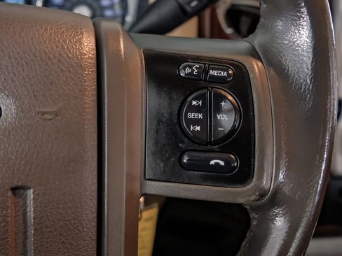 Used 2016 Ford F250 Lariat w/ Lariat Interior Package image 17