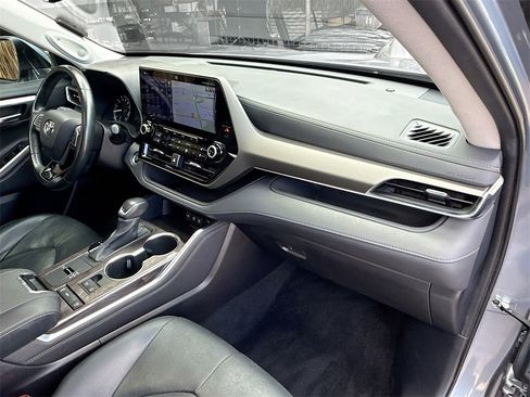 Used 2021 Toyota Highlander Limited image 33