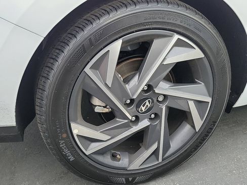 Certified 2025 Hyundai Elantra Sport image 5