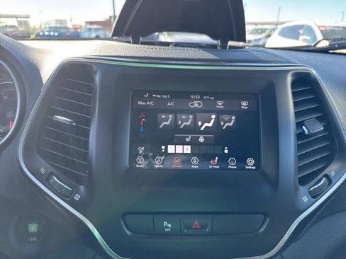 Used 2020 Jeep Cherokee Latitude Plus image 15