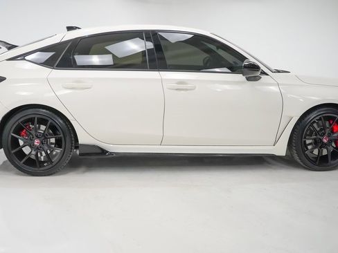 Used 2025 Honda Civic Type R image 9