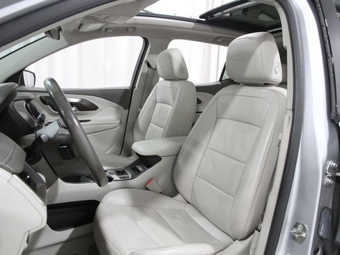 Used 2018 GMC Terrain Denali w/ Advanced Safety Package image 5