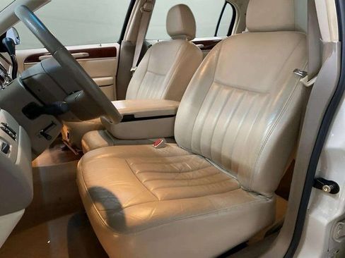 Used 2005 Lincoln Town Car Signature image 49