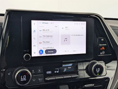 Certified 2024 Toyota Highlander XLE image 18