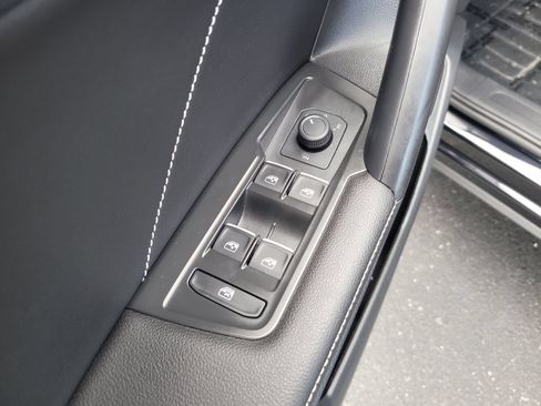 Used 2023 Volkswagen Tiguan SE FWD image 15