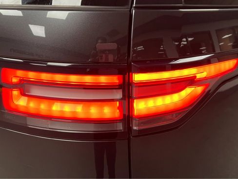 Used 2020 Land Rover Discovery HSE image 29