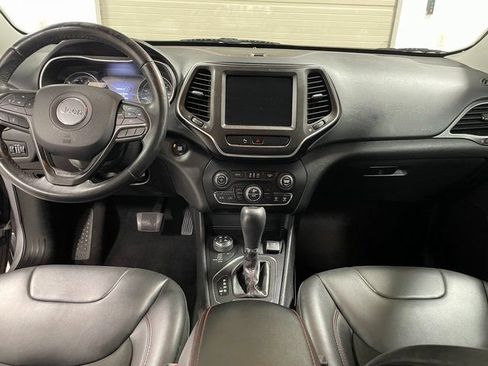 Used 2019 Jeep Cherokee Trailhawk AWD/4WD image 13