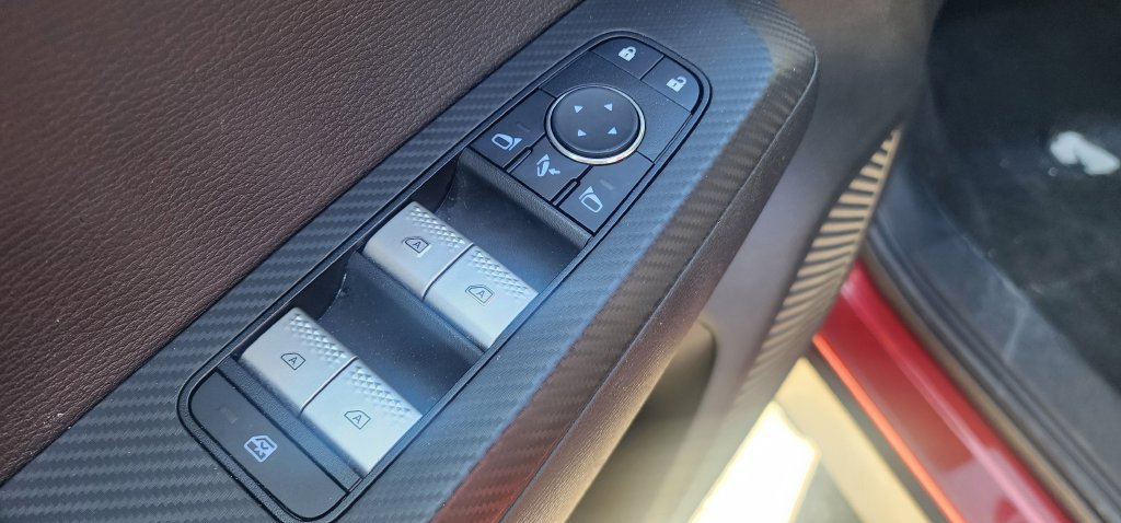 Used 2024 Mitsubishi Outlander SE Black Edition FWD image 11