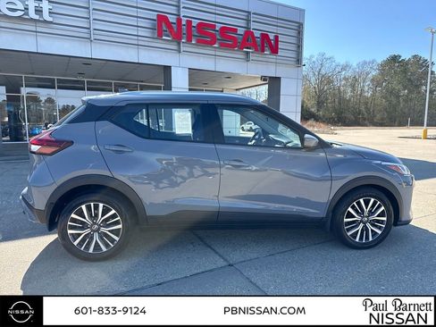 Used 2021 Nissan Kicks SV image 5