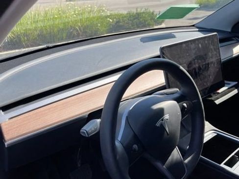 Used 2023 Tesla Model Y Long Range AWD/4WD image 13