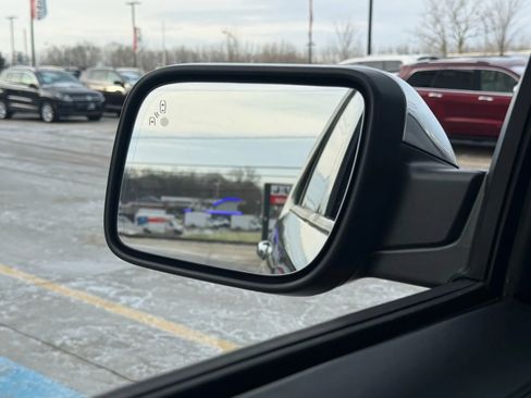 Used 2018 Ford Explorer Platinum image 41