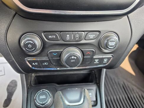 Used 2021 Jeep Cherokee Latitude AWD/4WD image 20