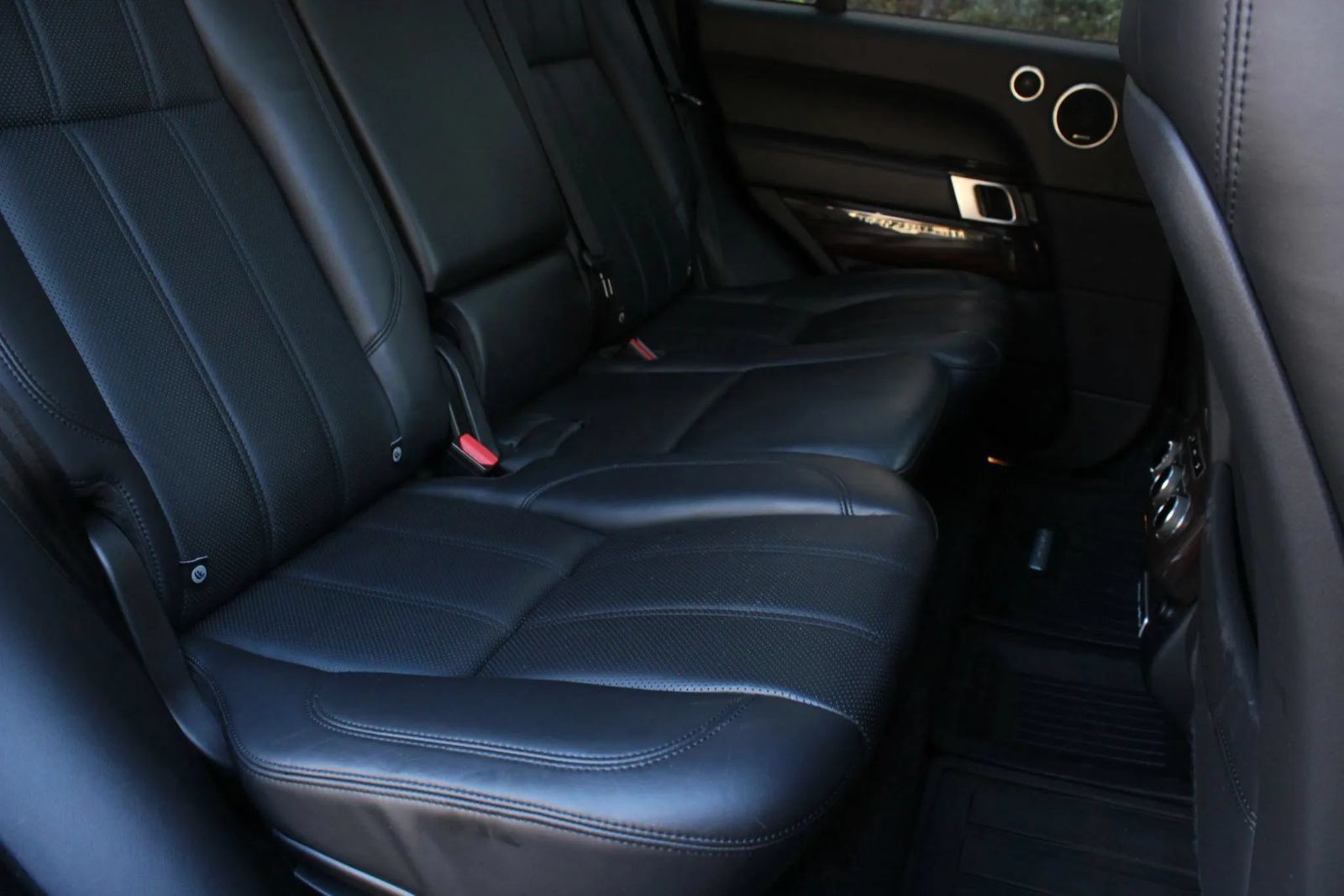 Used 2015 Land Rover Range Rover Supercharged AWD/4WD image 31