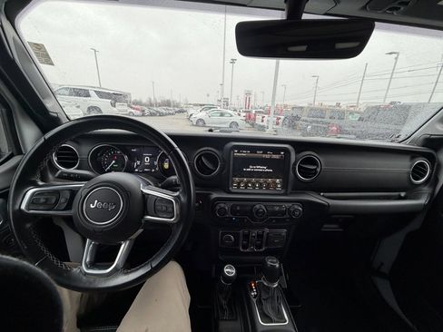 Used 2021 Jeep Wrangler Unlimited Sahara image 10