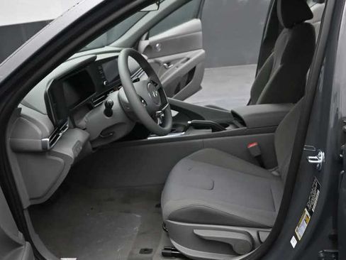 New 2026 Hyundai Elantra SE FWD image 16