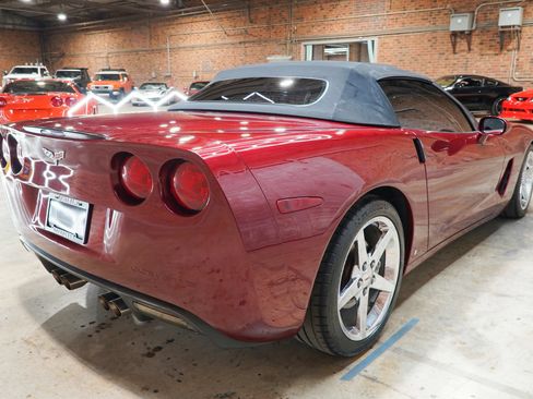 Used 2007 Chevrolet Corvette Coupe w/ Preferred Equipment Group RWD image 17