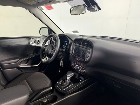 Used 2025 Kia Soul LX w/ LX Technology Package FWD image 28
