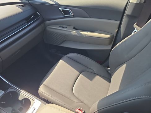 New 2026 Kia Carnival EX image 16