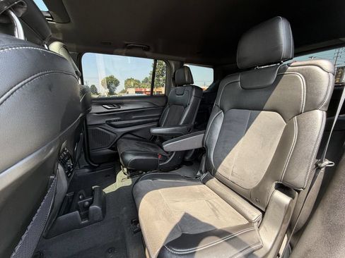 Used 2023 Jeep Grand Cherokee L Laredo AWD/4WD image 15
