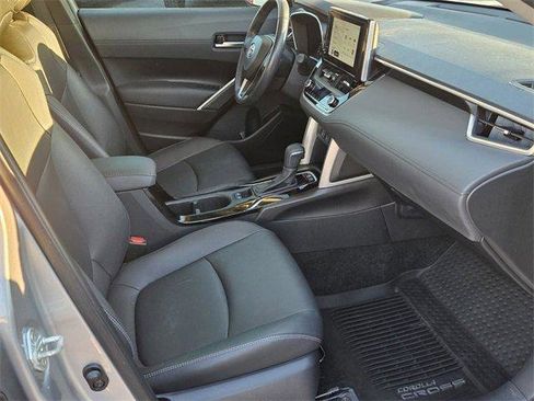Used 2023 Toyota Corolla Cross XLE image 15