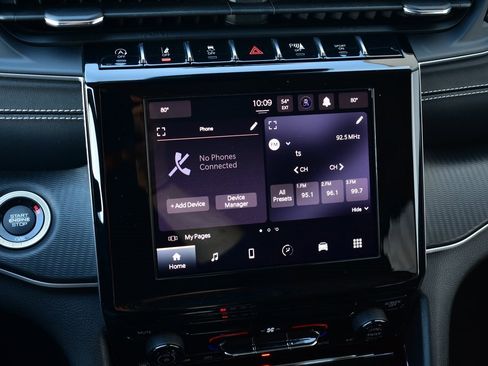 Used 2023 Jeep Grand Cherokee Laredo image 43