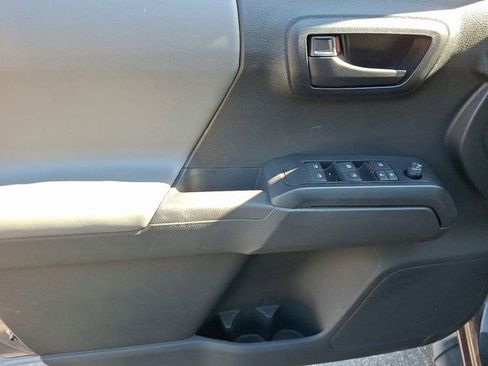 Used 2022 Toyota Tacoma SR image 15