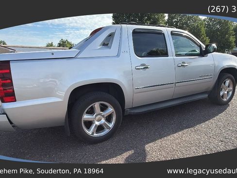 Used 2012 Chevrolet Avalanche LTZ AWD/4WD image 18