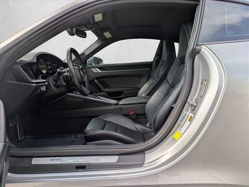 Used 2020 Porsche 911 Carrera S image 9