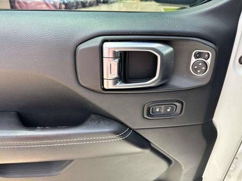 Used 2018 Jeep Wrangler Unlimited Sahara AWD/4WD image 21