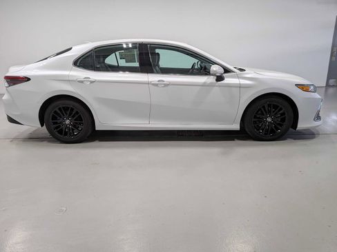 Used 2021 Toyota Camry XLE image 5