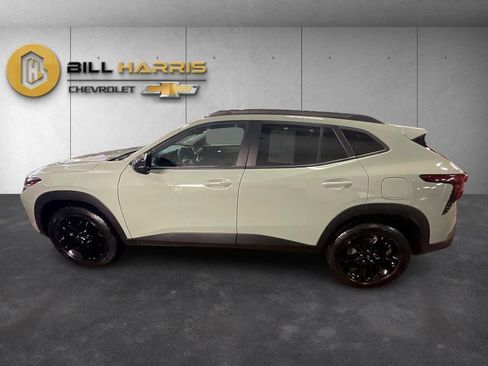 Used 2024 Chevrolet Trax ACTIV w/ Sunroof Package image 13