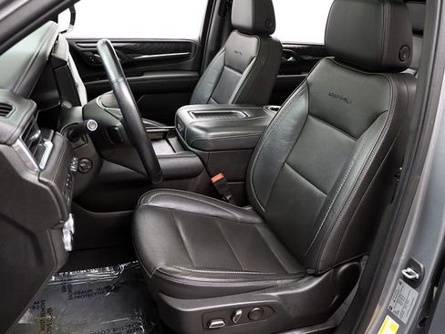 Used 2023 GMC Yukon XL Denali image 9