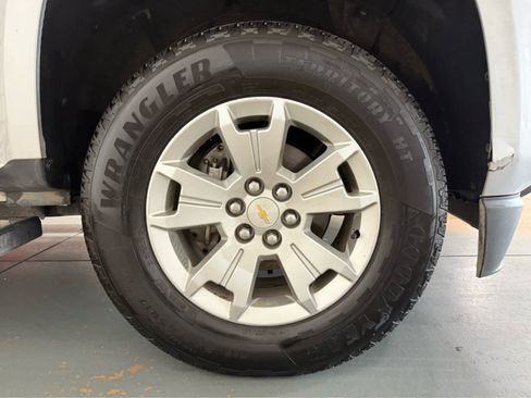 Used 2019 Chevrolet Colorado LT AWD/4WD image 11
