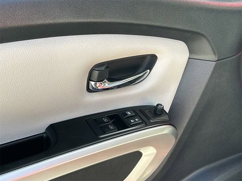 Used 2023 Nissan Titan SV w/ SV Utility Package image 15