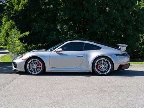 Certified 2024 Porsche 911 Carrera GTS RWD image 2