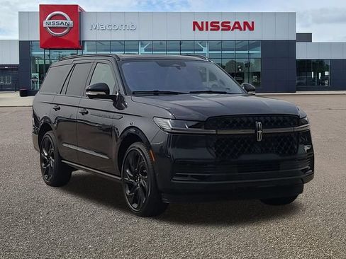 Used 2025 Lincoln Navigator Black Label AWD/4WD image 1