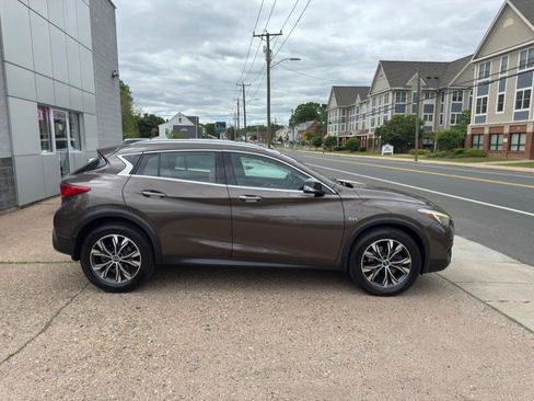 Used 2018 INFINITI QX30 Premium w/ Navigation Package image 8
