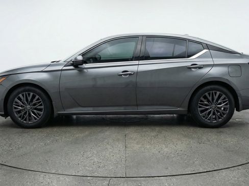 Used 2025 Nissan Altima 2.5 SV FWD image 5