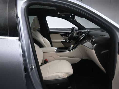 Used 2026 Mercedes-Benz GLC 300 image 26