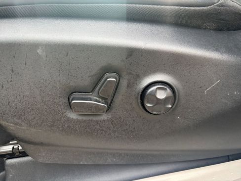 Used 2023 Chrysler Pacifica Touring-L image 25