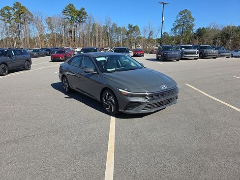 New 2026 Hyundai Elantra Limited FWD image 12
