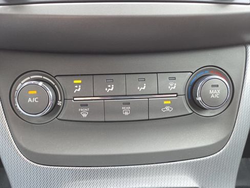 Used 2013 Nissan Sentra SR w/ Premium Pkg FWD image 34