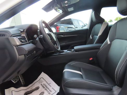 Used 2025 Toyota Camry SE image 18