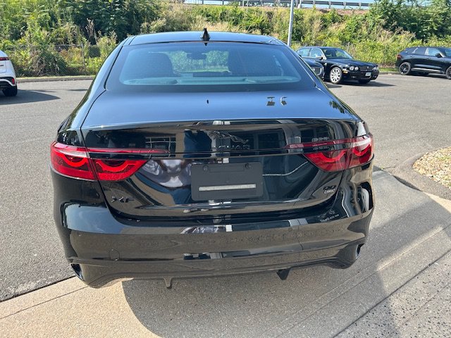 Certified 2022 Jaguar XF R-Dynamic SE AWD/4WD image 5