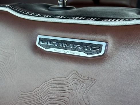 Used 2025 GMC Sierra 2500 Denali Ultimate image 28