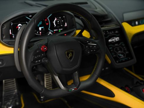 Used 2024 Lamborghini Revuelto image 41