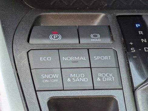 Used 2024 Toyota RAV4 LE image 21